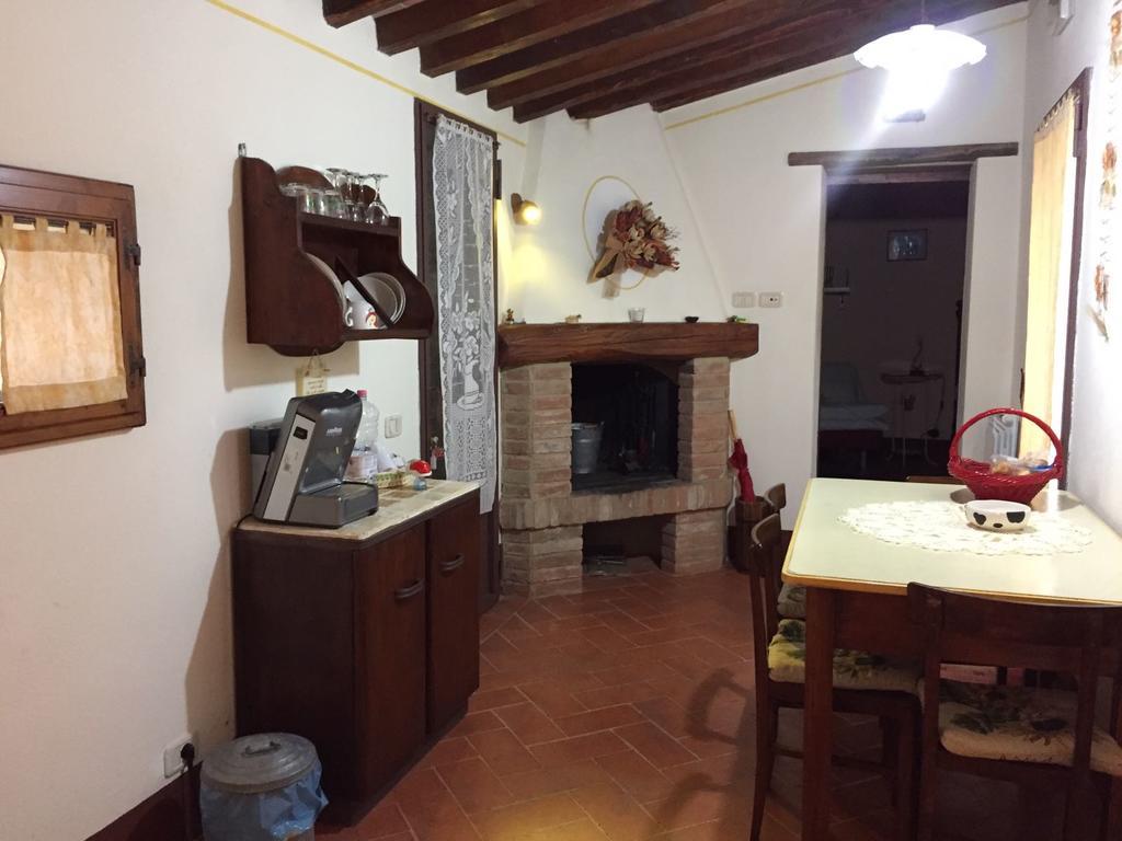 Agriturismo Torrenieri Da Alessandro ปีเอนซา ภายนอก รูปภาพ