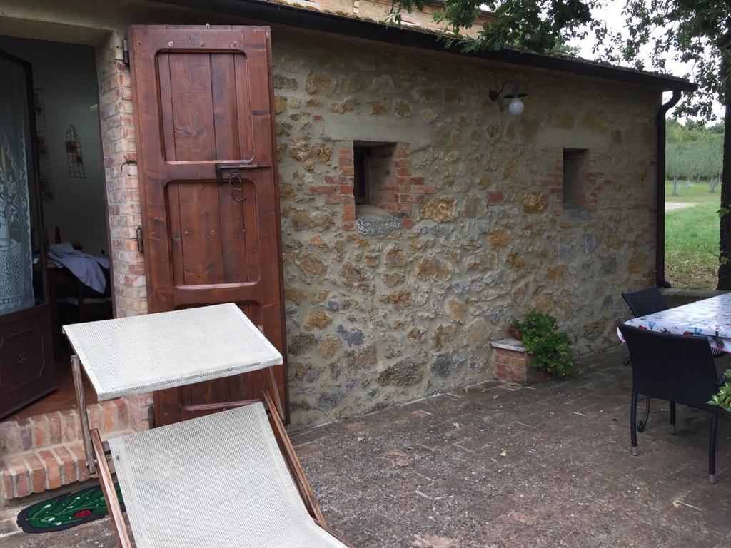 Agriturismo Torrenieri Da Alessandro ปีเอนซา ภายนอก รูปภาพ
